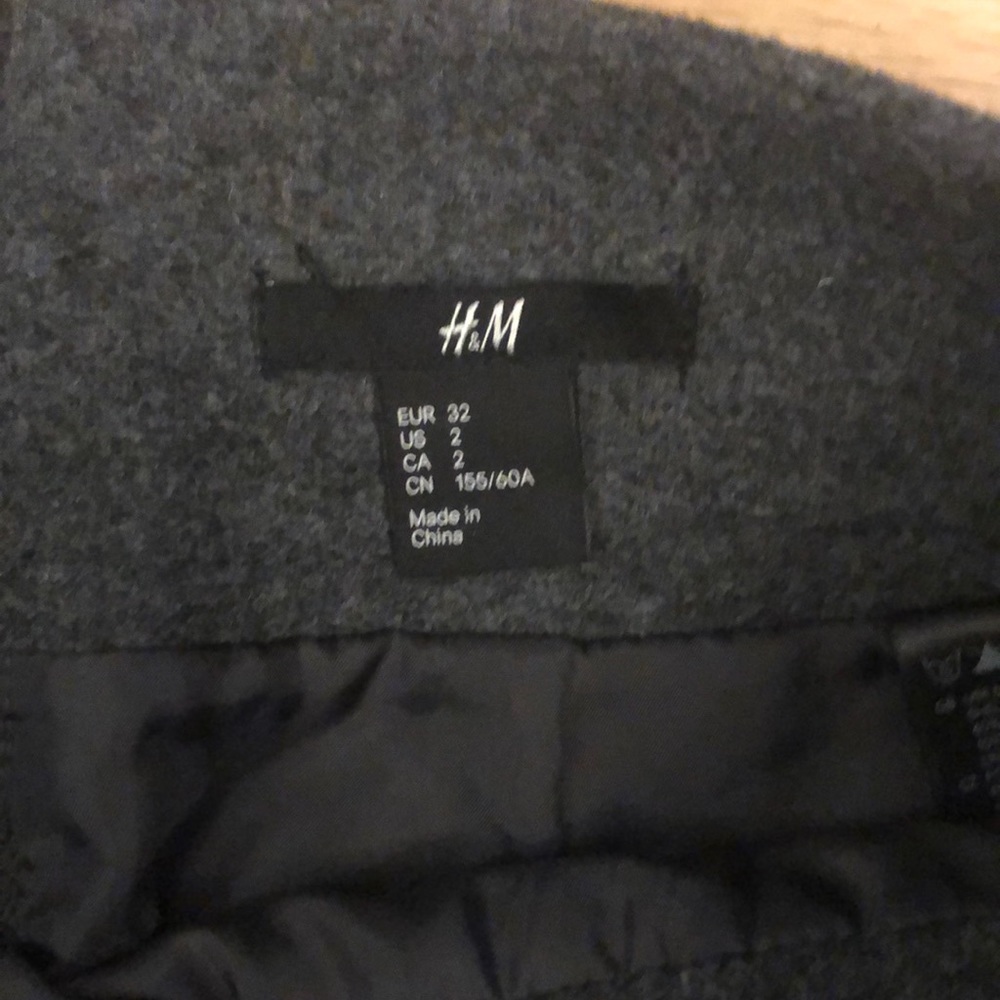 H&M mini skirt - Picture 2 of 4